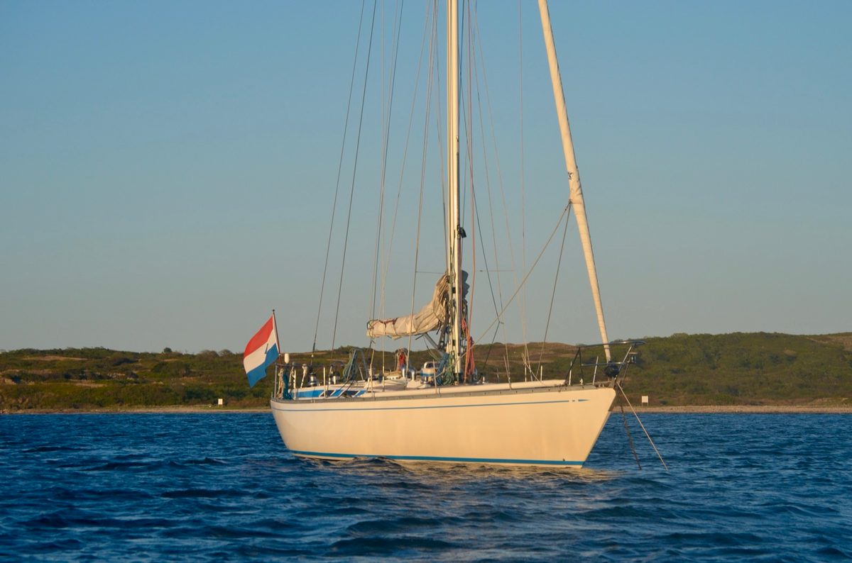 Floortje at anchor, flag flying
